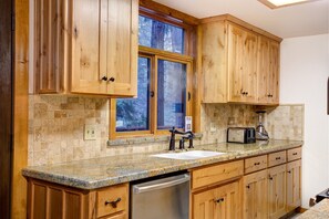 Chalet (3 Bedrooms) | Interior