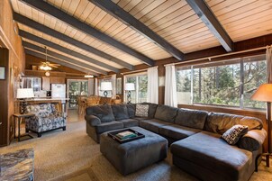 Chalet (4 Bedrooms) | Interior