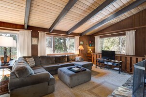 Chalet (4 Bedrooms) | Interior