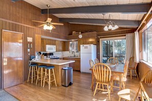 Chalet (4 Bedrooms) | Interior