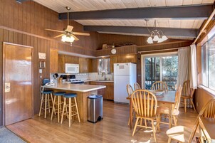 Chalet (4 Bedrooms) | Interior