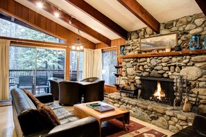 Chalet (4 Bedrooms) | Interior - Star Gazers (Yosemite National Park)