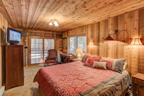 Interior - Tyler's Timber Lodge (Yosemite National Park)