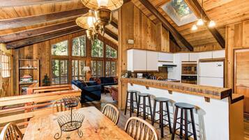 Chalet (4 Bedrooms) | Interior