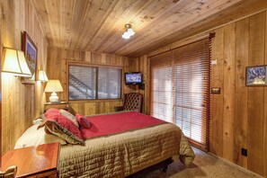 Chalet (4 Bedrooms) | Interior - Tyler's Timber Lodge (Yosemite National Park)