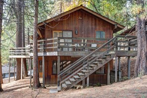 Chalet (4 Bedrooms) | Interior - Tyler's Timber Lodge (Yosemite National Park)