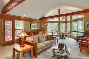Chalet (3 Bedrooms) | Interior