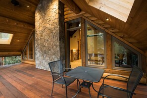 Interior - Rustic Retreat (Yosemite National Park)