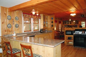 Chalet (3 Bedrooms) | Interior - Black Oak Lodge (Yosemite National Park)