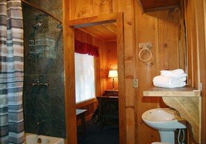 Interior - Black Oak Lodge (Yosemite National Park)