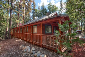 Chalet (3 Bedrooms) | Interior - Black Oak Lodge (Yosemite National Park)