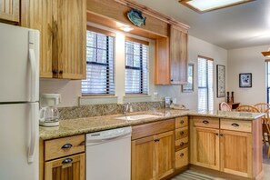Chalet (3 Bedrooms) | Interior - Wawona Retreat (Yosemite National Park)