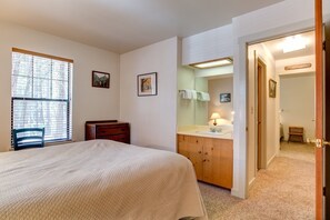 Chalet (3 Bedrooms) | Interior