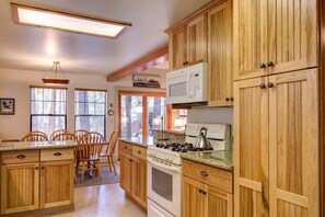 Interior - Wawona Retreat (Yosemite National Park)