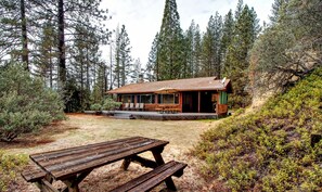 Chalet (2 Bedrooms) | Front of property - Longview (Yosemite National Park)