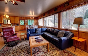 Chalet (2 Bedrooms) | Interior - Longview (Yosemite National Park)