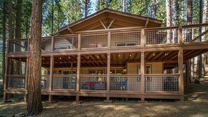 Chalet (3 Bedrooms) | Bagian depan properti