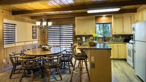 Chalet (3 Bedrooms) | Interior