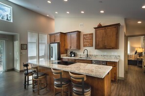 Chalet (3 Bedrooms) | Interior - Spring Meadow Retreat (Yosemite National Park)