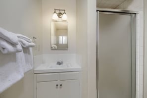 Chalet (3 Bedrooms) | Interior - Villarreal Retreat (Yosemite National Park)