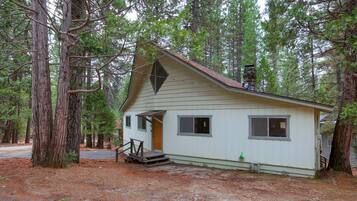 Chalet (3 Bedrooms) | Exterior