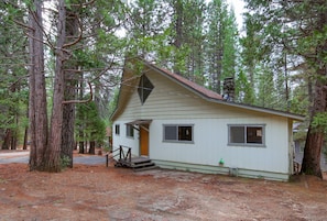 Chalet (3 Bedrooms) | Exterior