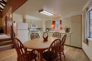 Chalet (3 Bedrooms) | Bahagian dalam
