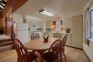 Interior - Villarreal Retreat (Yosemite National Park)