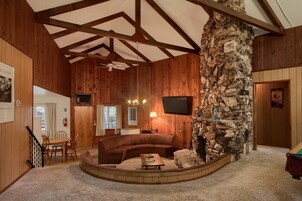 Chalet (3 Bedrooms) | Interior