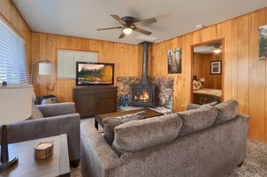 Chalet (2 Bedrooms) | Interior