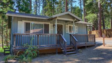 Chalet (2 Bedrooms) | Exterior