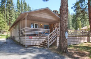 Chalet (3 Bedrooms) | Interior - Quail Meadow (Yosemite National Park)