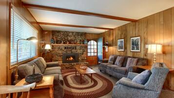 Chalet (3 Bedrooms) | Interior