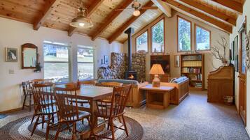 Chalet (3 Bedrooms) | Interior