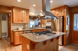 Chalet (3 Bedrooms) | Interior