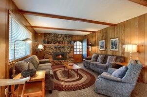 Chalet (3 Bedrooms) | Interior