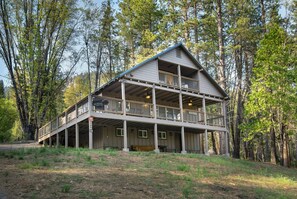 House (3 Bedrooms) | Front of property - Hilltop Haven (Yosemite National Park)