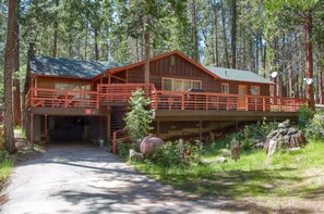 Front of property - Shangri La-de-da (Yosemite National Park)