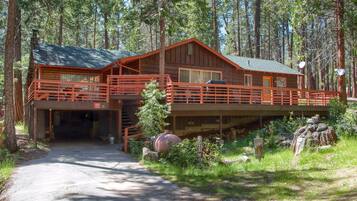 Chalet (4 Bedrooms) | Exterior