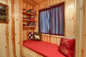 Chalet (4 Bedrooms) | Interior