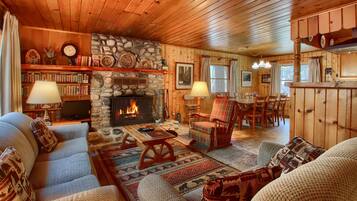 Chalet (4 Bedrooms) | Interior