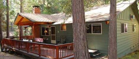 Chalet (2 Bedrooms) | Terrace/patio