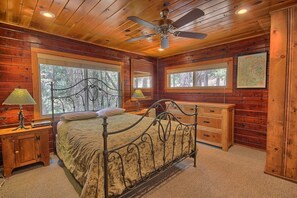Chalet (1 Bedroom) | Interior - The Tree House (Yosemite National Park)