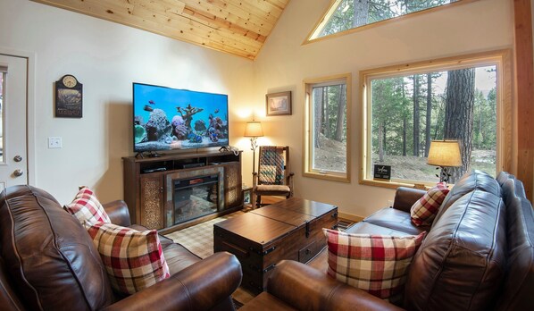 Chalet (3 Bedrooms) | Interior - Margaret's (Yosemite National Park)