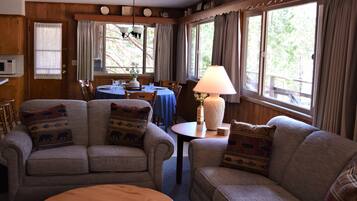 Chalet (2 Bedrooms) | Interior