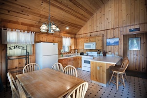Chalet (2 Bedrooms) | Interior