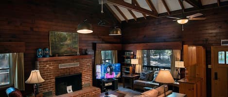 Chalet (3 Bedrooms) | Interior