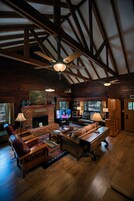 Chalet (3 Bedrooms) | Interior