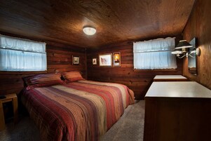 Chalet (3 Bedrooms) | Interior