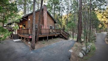 Chalet (3 Bedrooms) | Exterior
